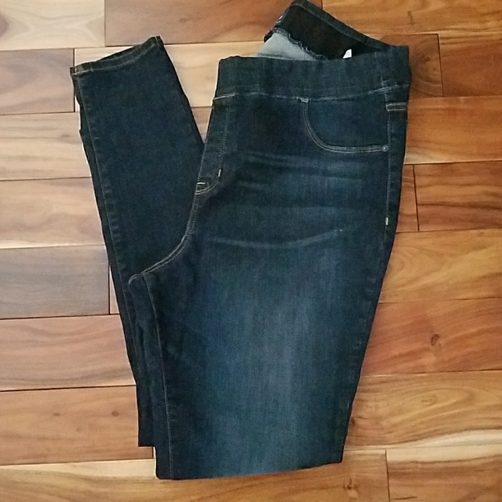 Brand new Old Navy Rockstar Skinny Jeans